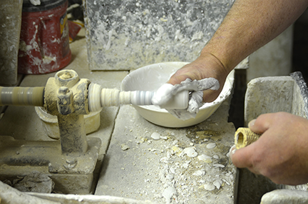 Making_corn-cob_pipes_4
